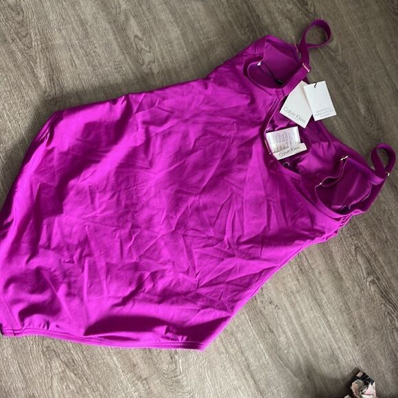 Calvin Klein Women's Starburst Solid One Piece Swimsuit Dragon Fruit - Picture 3 of 4